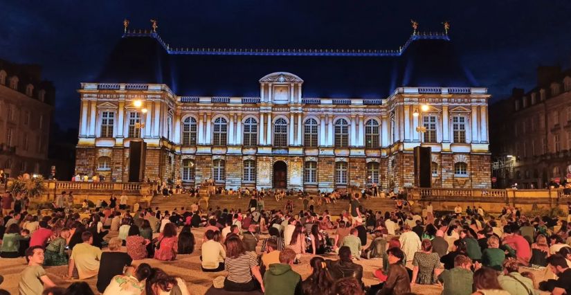Spectacle nocturne sur le Parlement de Bretagne à Rennes, été 2025