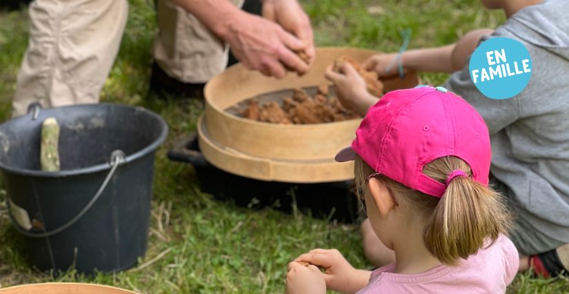 animations pour enfants et parents autour de la préhistoire sur le site mégalithique de la Roche aux Fées.