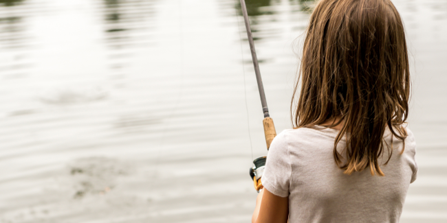 Je pêche mon premier poisson, dès 3 ans, avec la Maison Pêche et Nature dans les Côtes-d'Armor