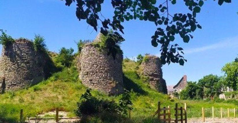 À l'assaut du château médiéval de Marcillé Robert près de La Roche aux Fées