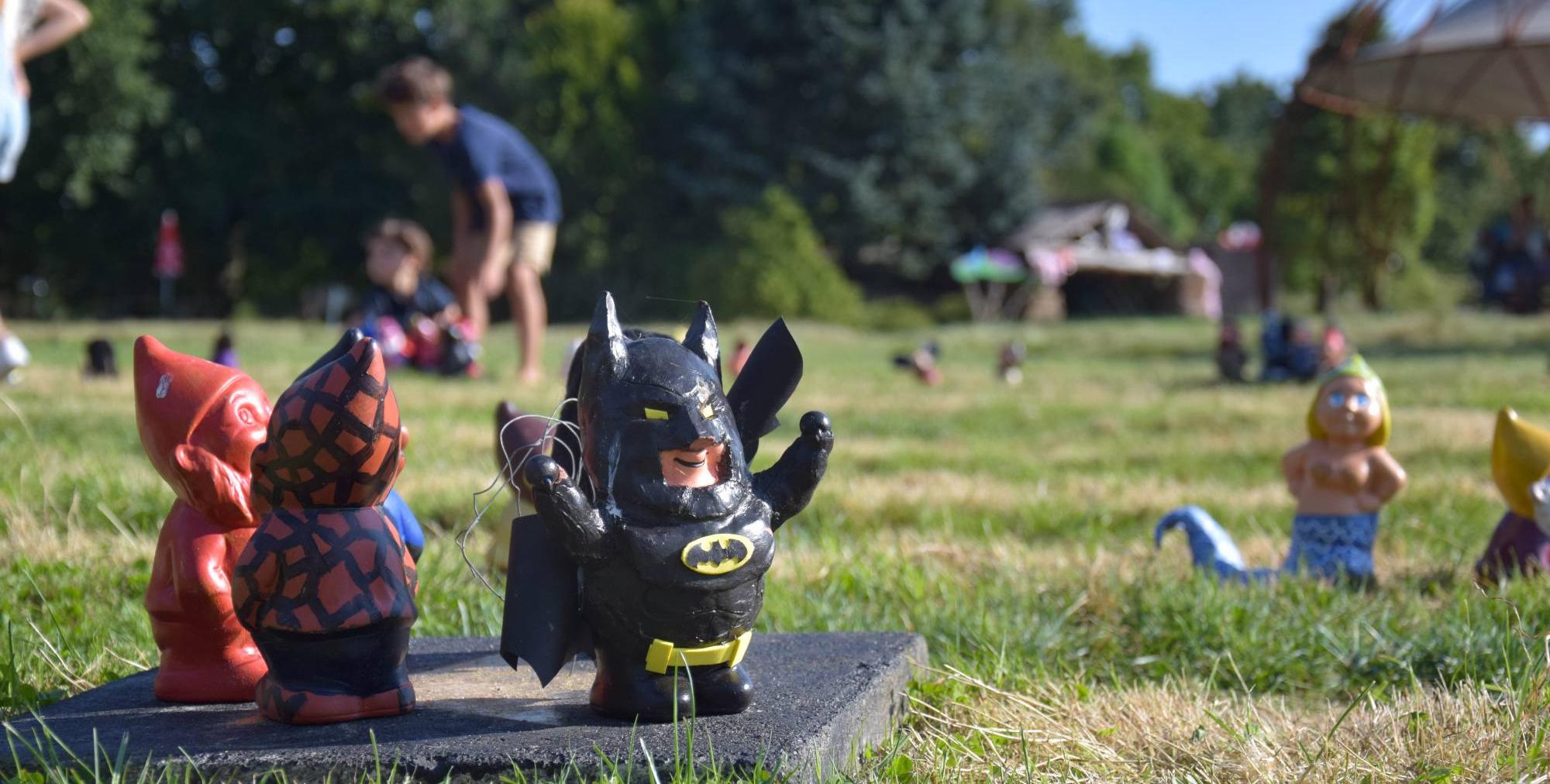 Nains portent quoi 2021 - crédits Jardins de Brocéliande "Nainvasion" aux Jardins de Brocéliande près de Rennes