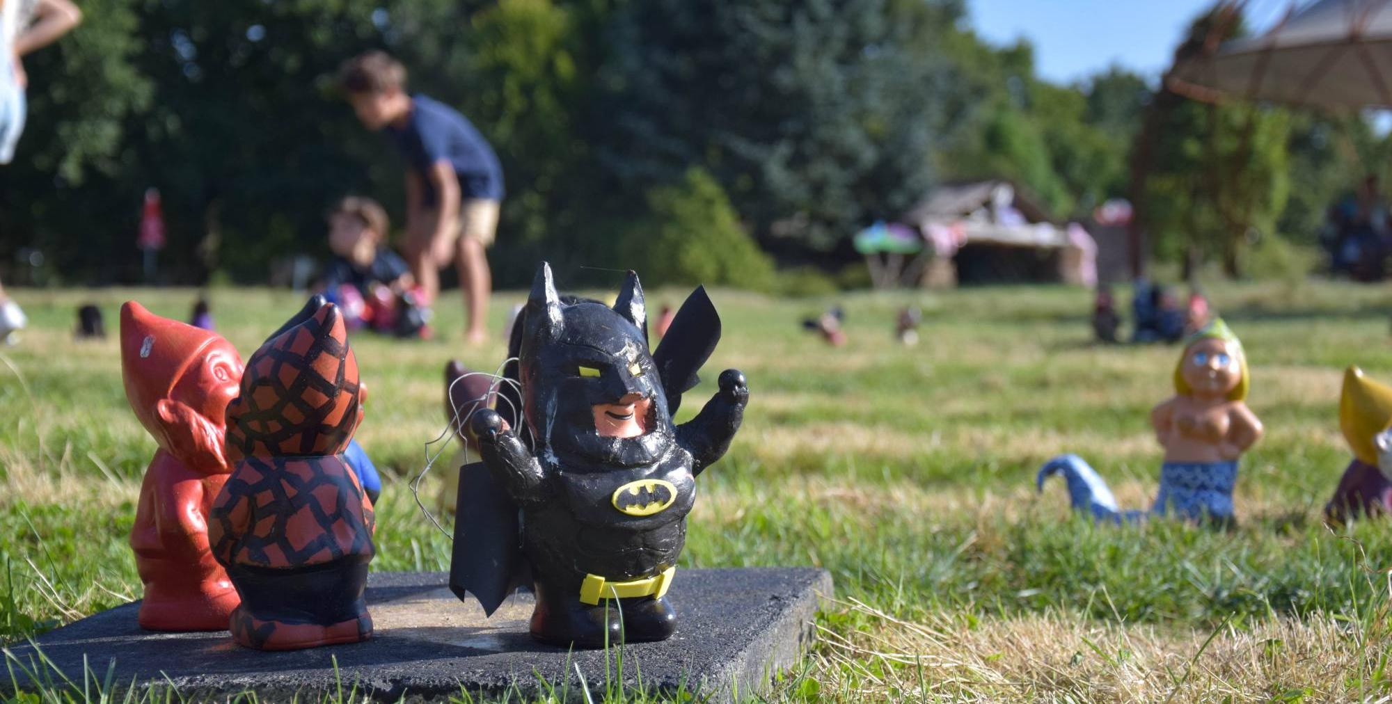 "Nainvasion" aux Jardins de Brocéliande près de Rennes