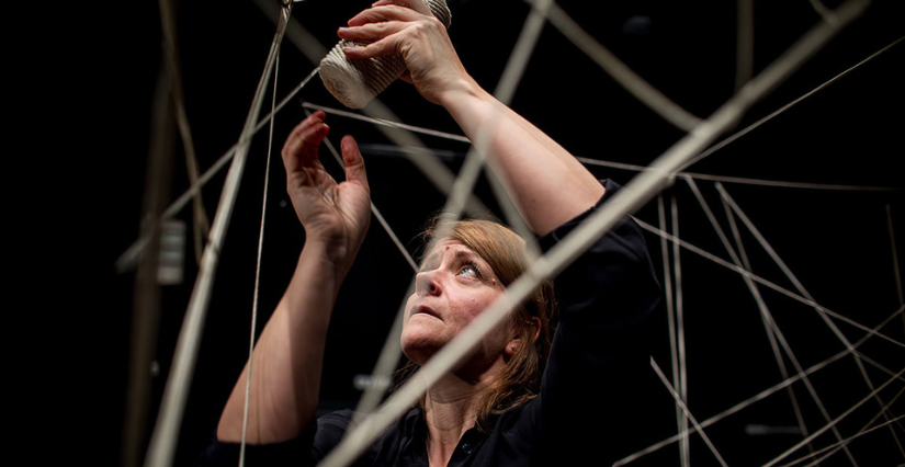 "Tenir", performance plastique et chorégraphie avec Lillico à Rennes