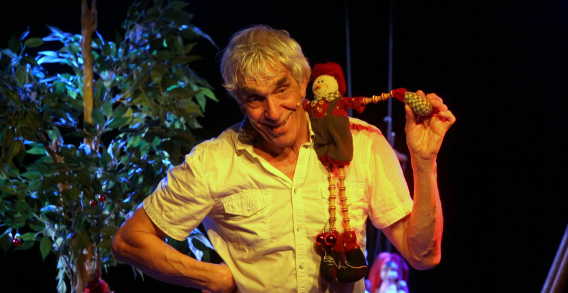 Photo P. Remond "Drôle de chute", conte musical à La Péniche spectacle de Rennes