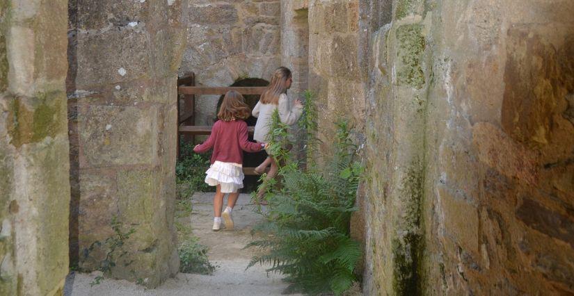 Défi en famille avec le jeu de l'oie en soirée au Château de la Hunaudaye, près de Lamballe