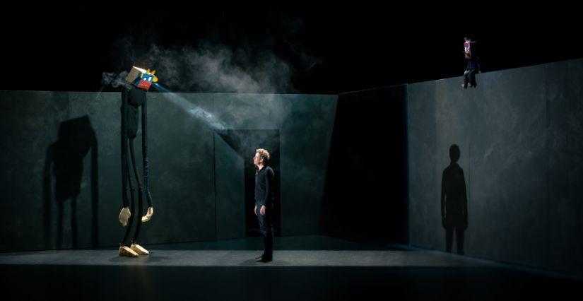 Vers les métamorphoses- crédits photo Benjamin Guillement "Vers les métamorphoses", Théâtre et magie, festival AY-ROOP, au TNB à Rennes