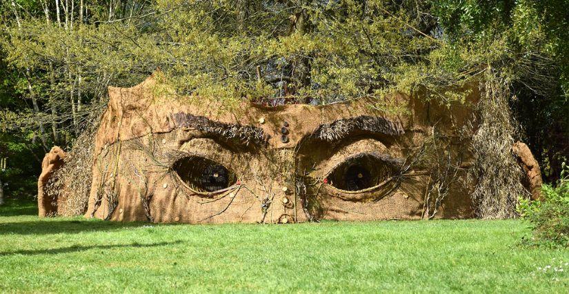 Exposition "Le Gardien", à découvrir en famille aux Jardins de Brocéliande près de Rennes