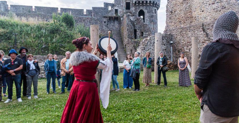 Les visites incarnées nocturne : Marie d'Espagne est de retour, en famille au Château de Fougères