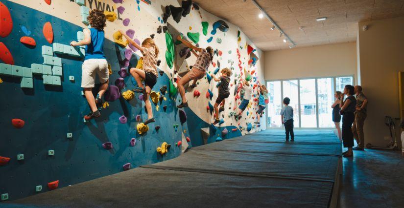 Salle The Roof Origines Rennes crédits photo : Lorriane Torlasco The Roof, salle d'escalade et lieu convivial à Rennes