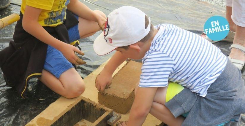 Ateliers et animations "Architecture de terre" en famille à l’Ecomusée de la Bintinais à Rennes