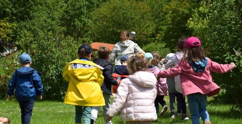 Sortie scolaire nature et groupes d’enfants aux Jardins de Brocéliande près de Rennes