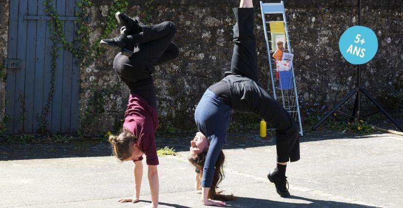 "La rime, poésir sur les mains" Duo La Rime Spectacle cirque "La Rime, poésie sur les mains", La Nuit du Cirque 2026, Ay-Roop, Rennes