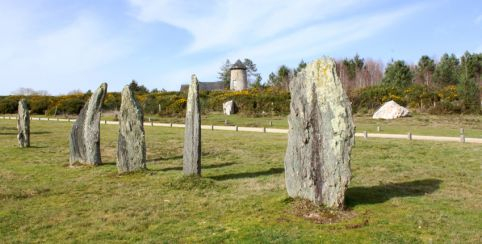 Immersion en famille au Site mégalithique de Saint-Just, Les landes de Cojoux